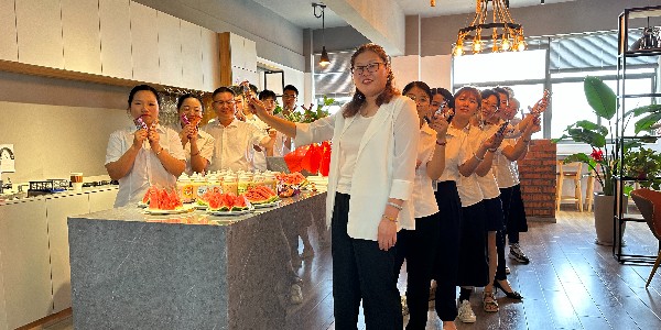 2023��è������ͯ��