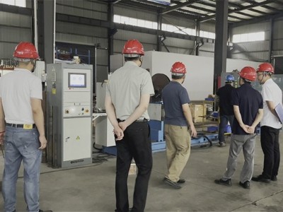 ���տͻ�ǰ����è������������