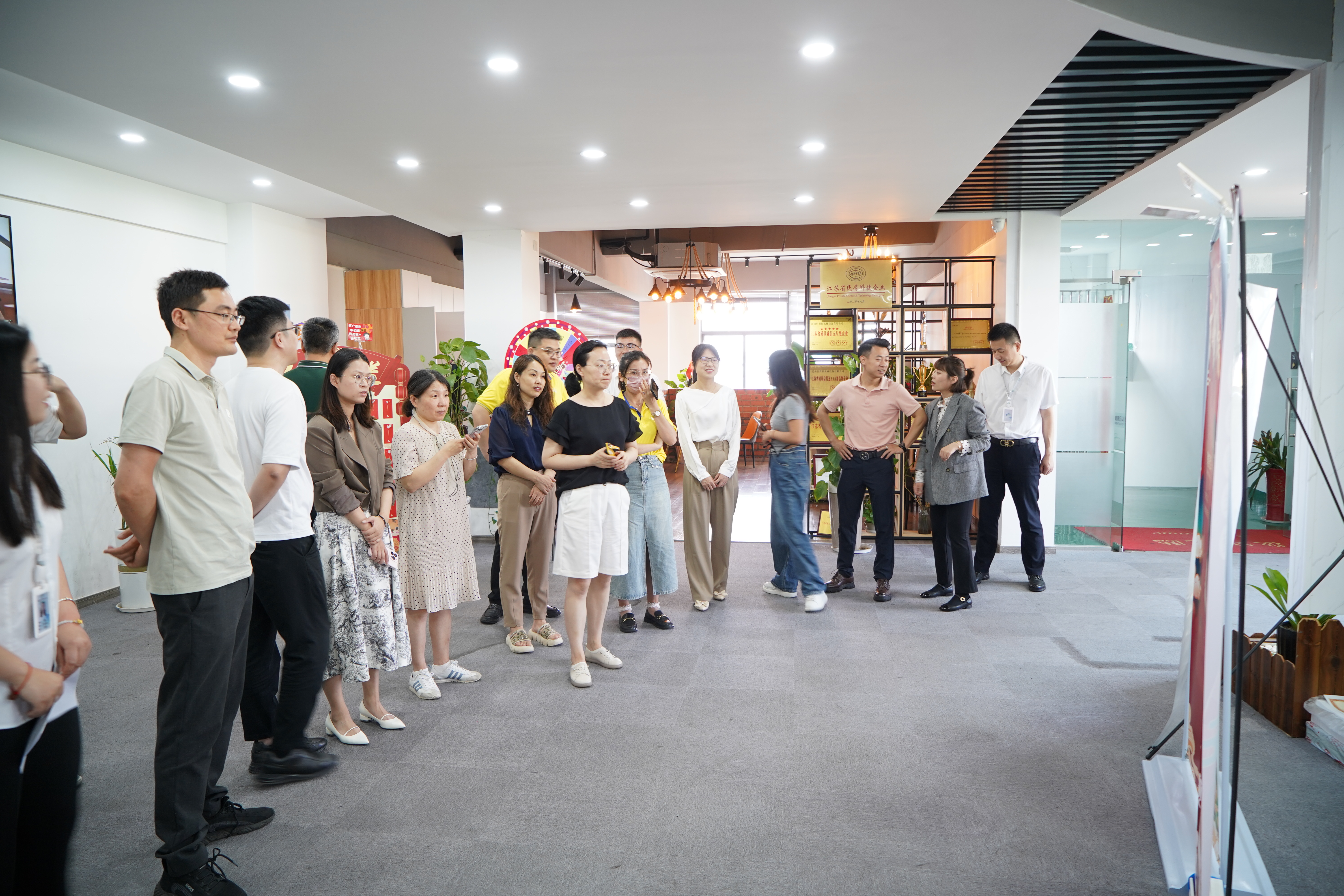 ��ɰ�ι���è����